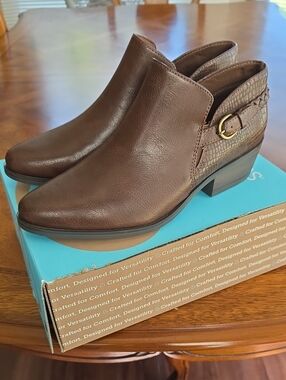 Baretraps Palmer BROWN CROCO Buckle Shoes Ankle Booties Women's Size 11 M - NEW